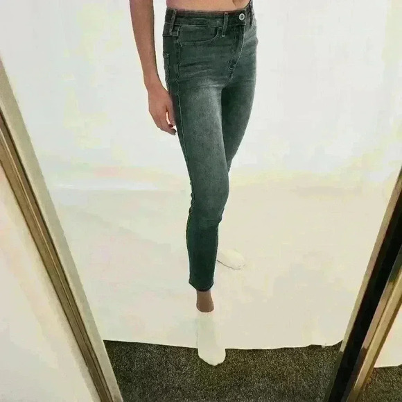 Hollister Denim - Hollister High Waisted Ankle Cut Skinny Jeans Medium Dark Wash Stretchy 26 inch